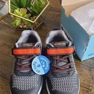 Stride Rite Girls Made2Play Radiant Bounce Light-Up Sneakers - Machine Washable Toddler Shoes